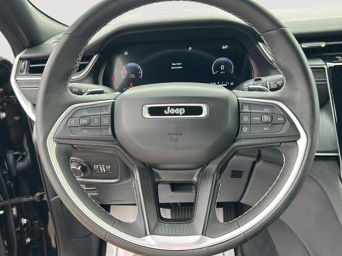 2023 Jeep Grand Cherokee L Altitude 4x4