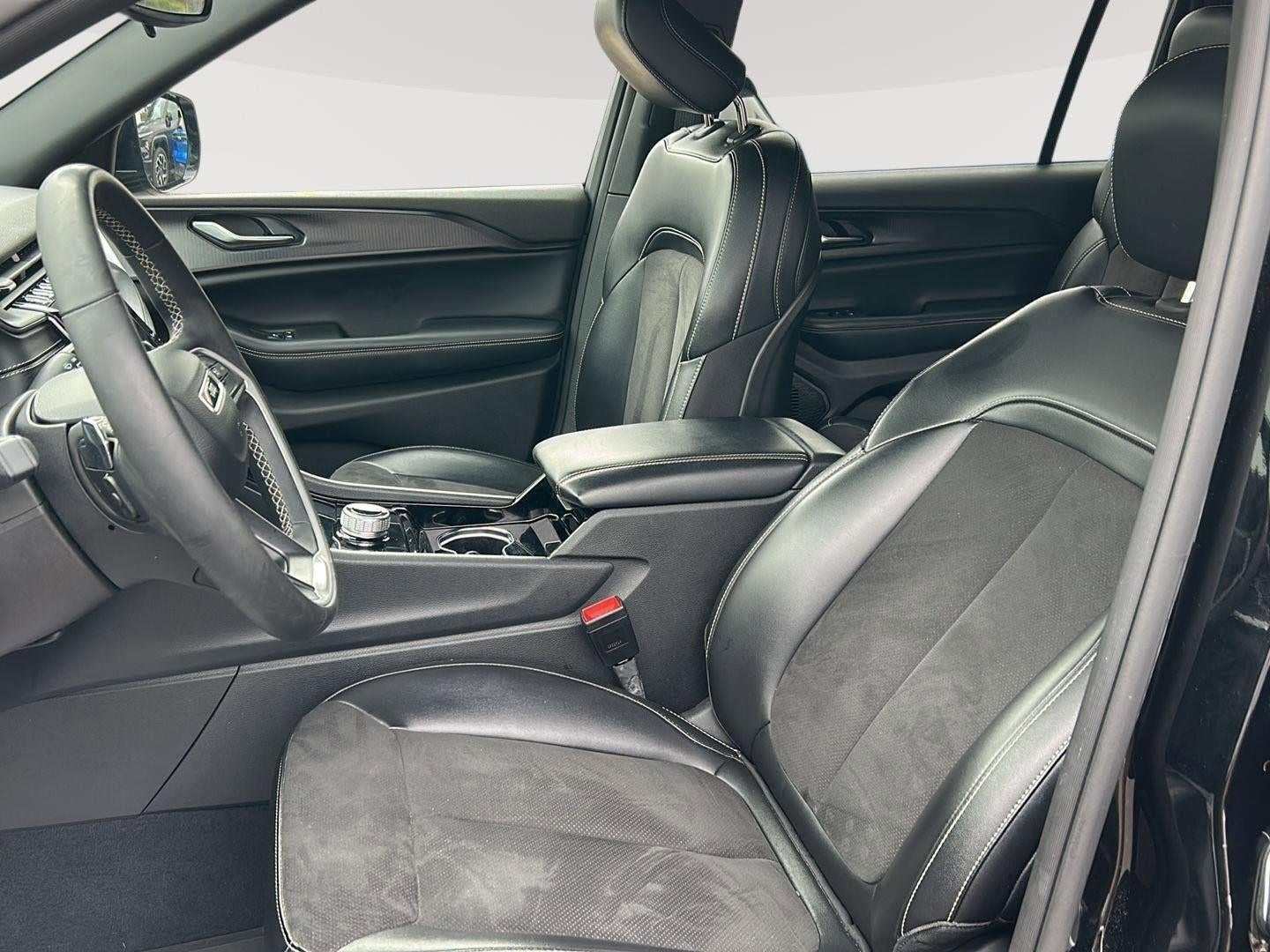 2023 Jeep Grand Cherokee L Altitude 4x4