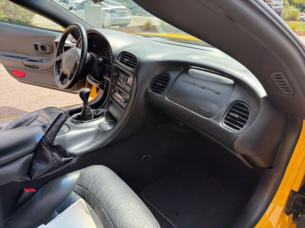 2004 Chevrolet Corvette 2dr Convertible