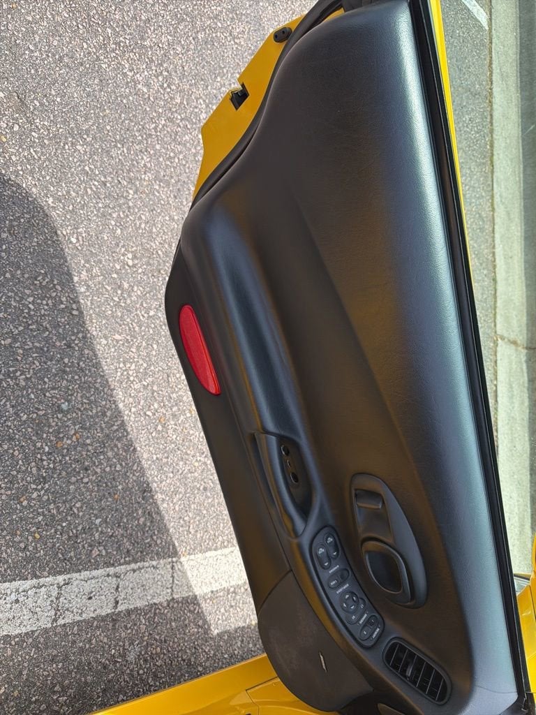 2004 Chevrolet Corvette 2dr Convertible