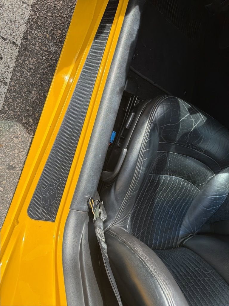 2004 Chevrolet Corvette 2dr Convertible