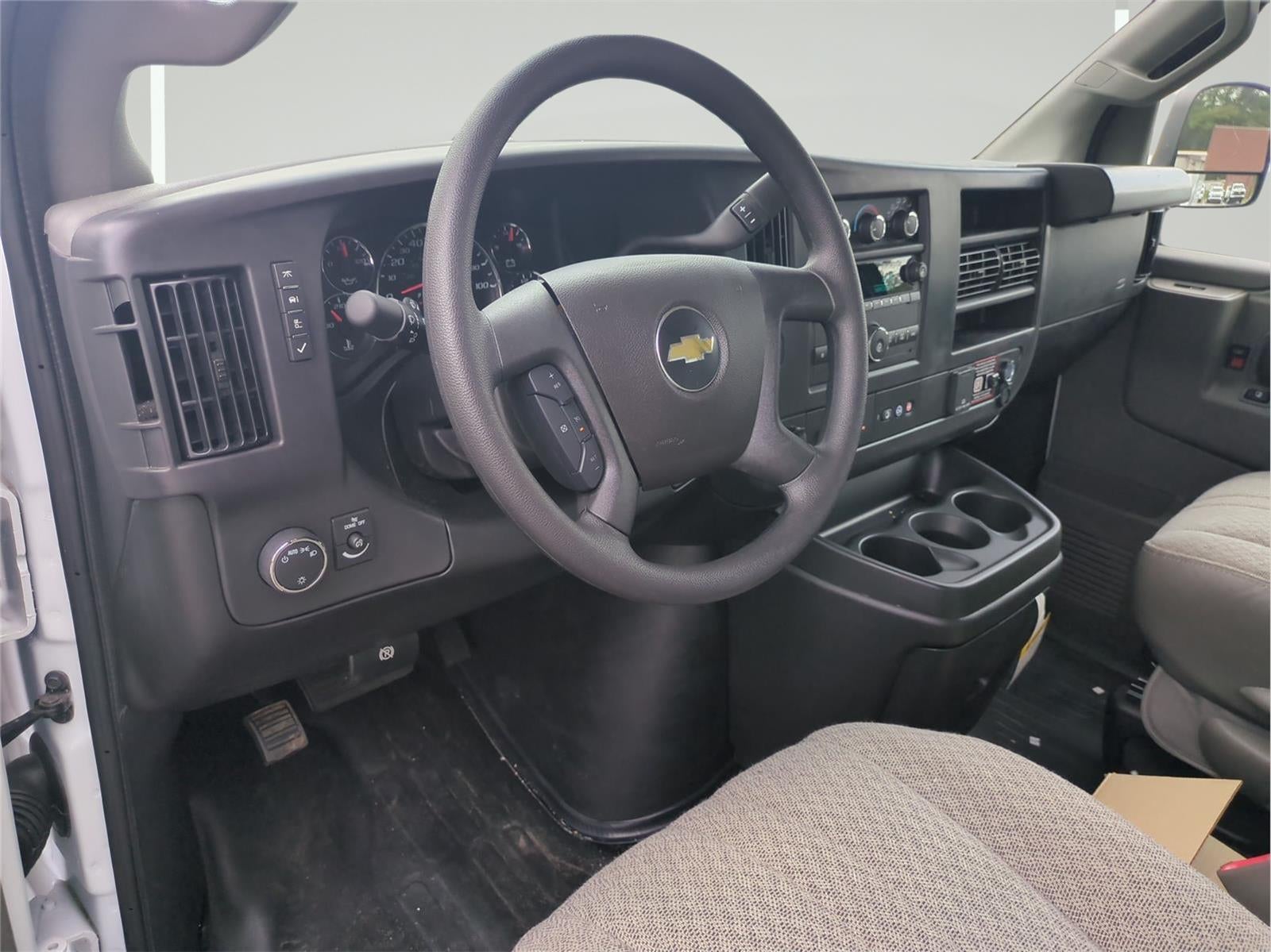 2026 Chevrolet Express Cutaway 3500 1WT