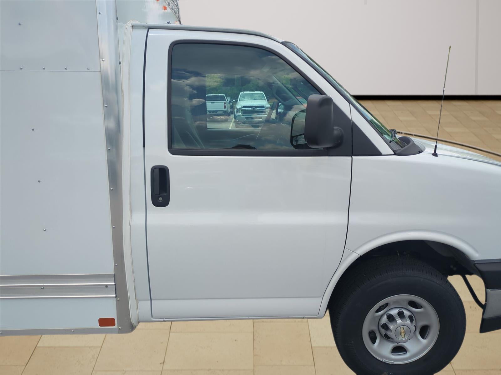 2026 Chevrolet Express Cutaway 3500 1WT