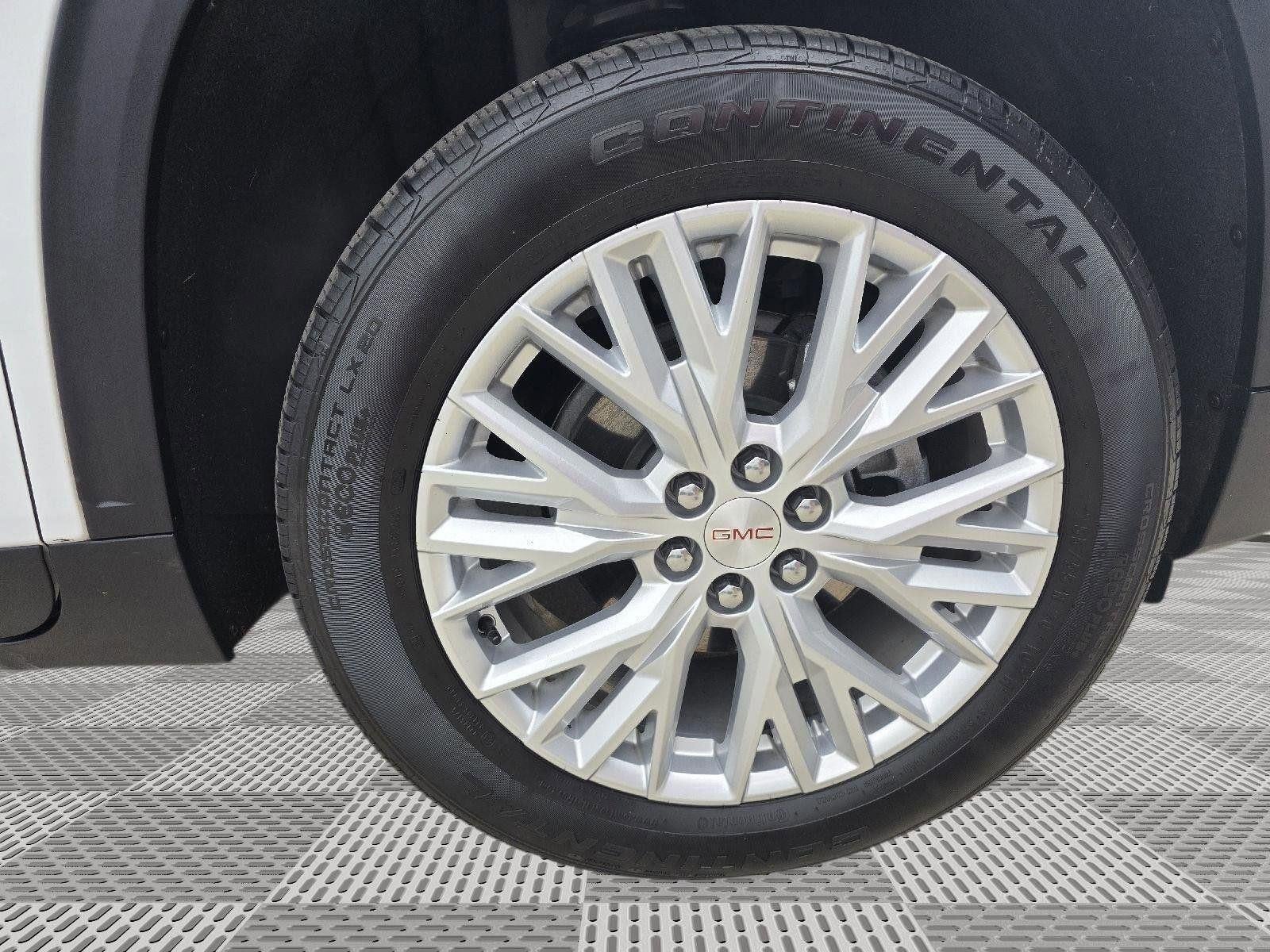 2024 GMC Acadia Elevation