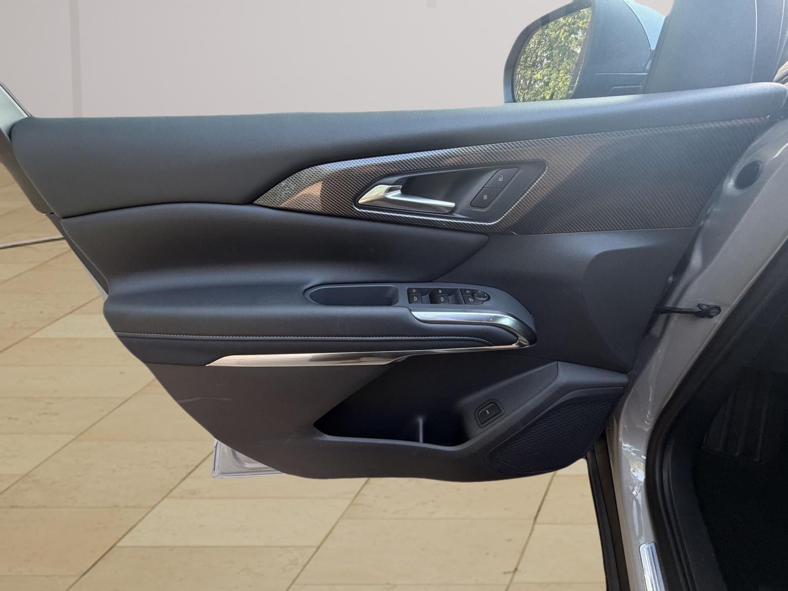 2027 Chevrolet Traverse Z71 - Photo 12