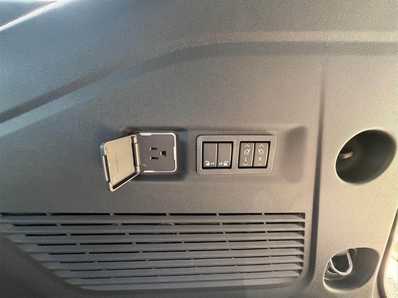 2027 Chevrolet Suburban Z71 - Photo 11