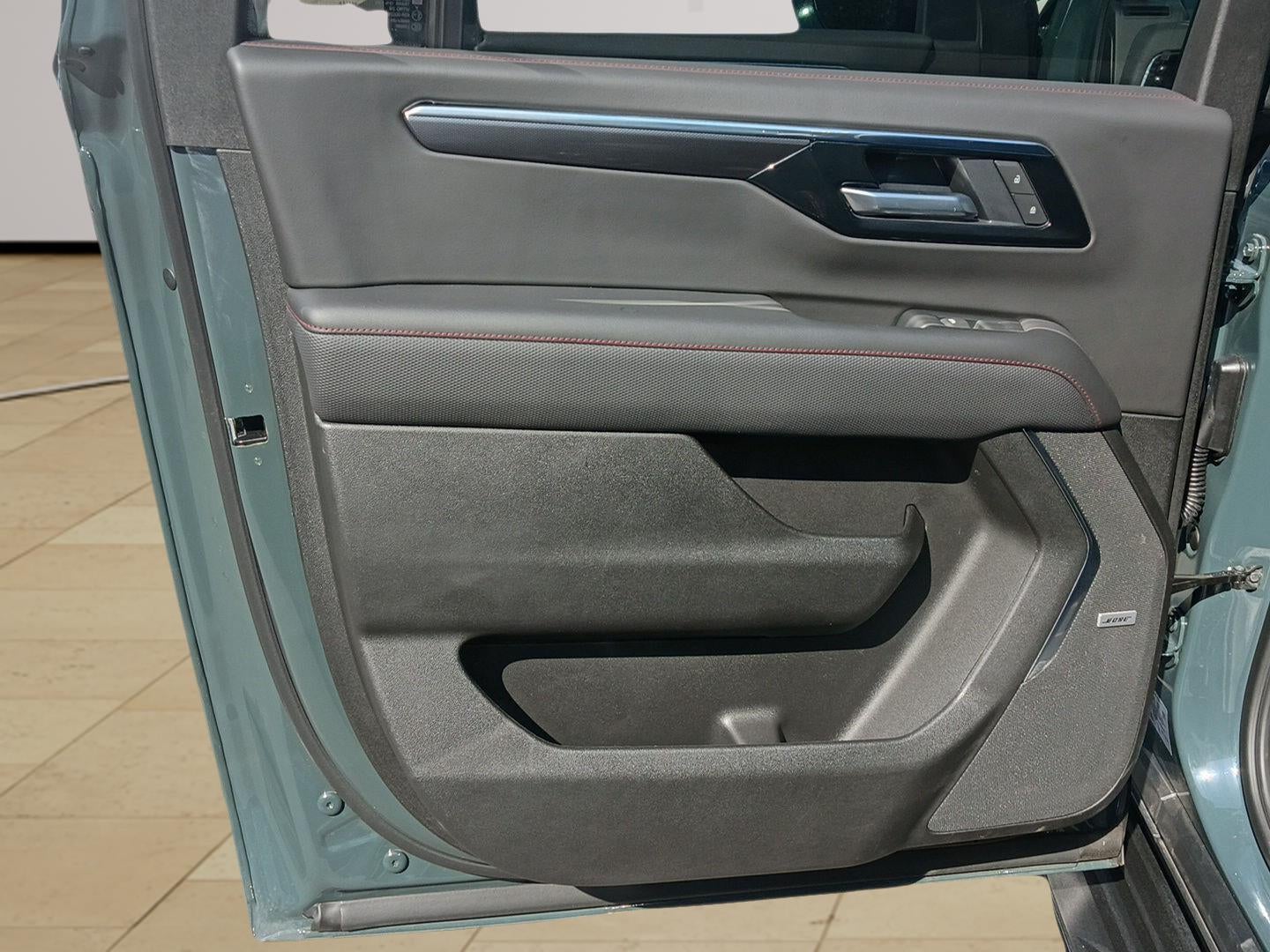 2025 Chevrolet Suburban RST