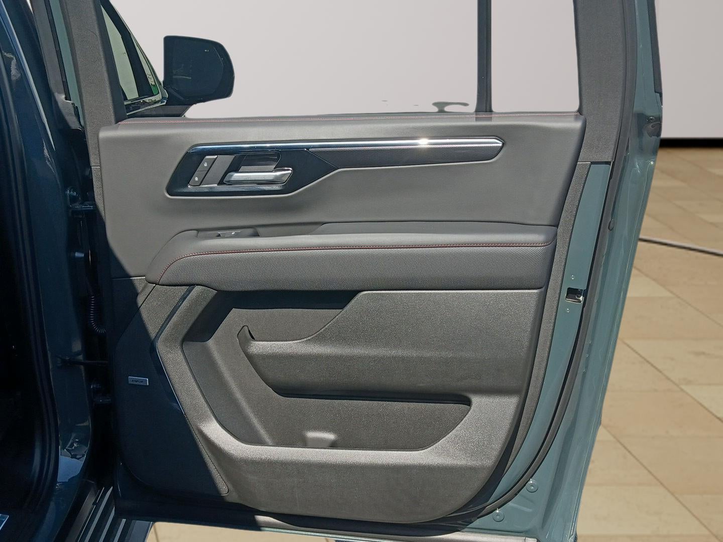 2025 Chevrolet Suburban RST