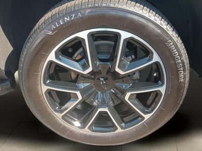 2025 Chevrolet Suburban RST