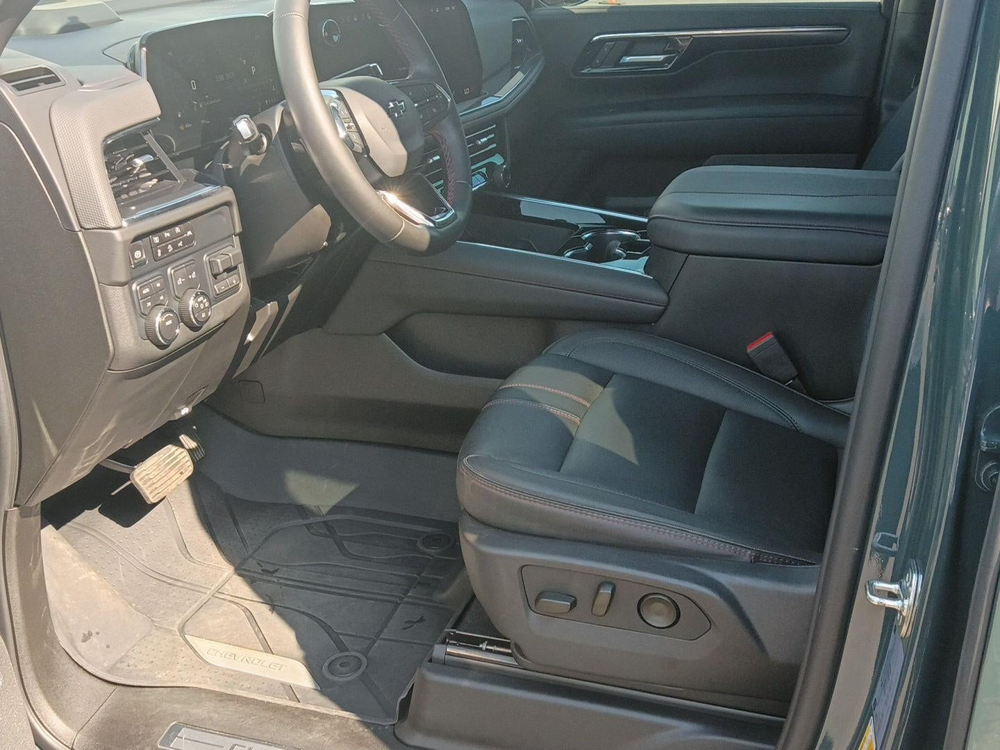 2025 Chevrolet Suburban RST