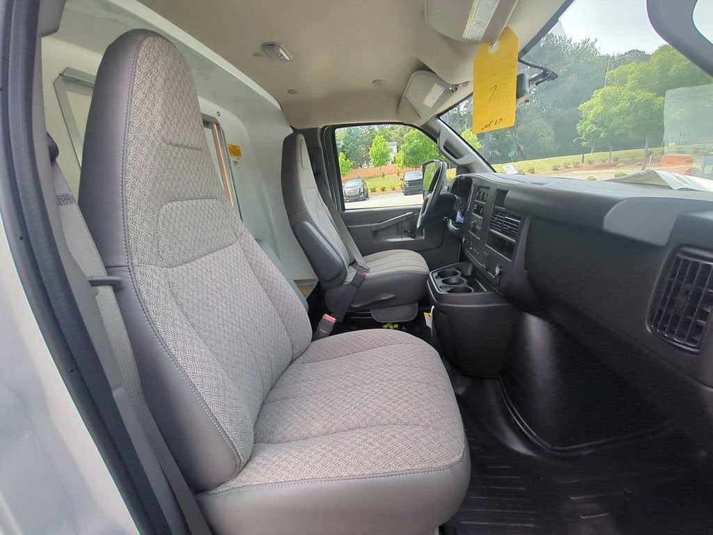 2025 Chevrolet Express Cutaway 3500 1WT