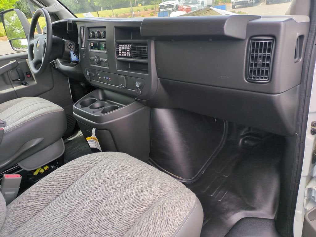 2025 Chevrolet Express Cutaway 3500 1WT