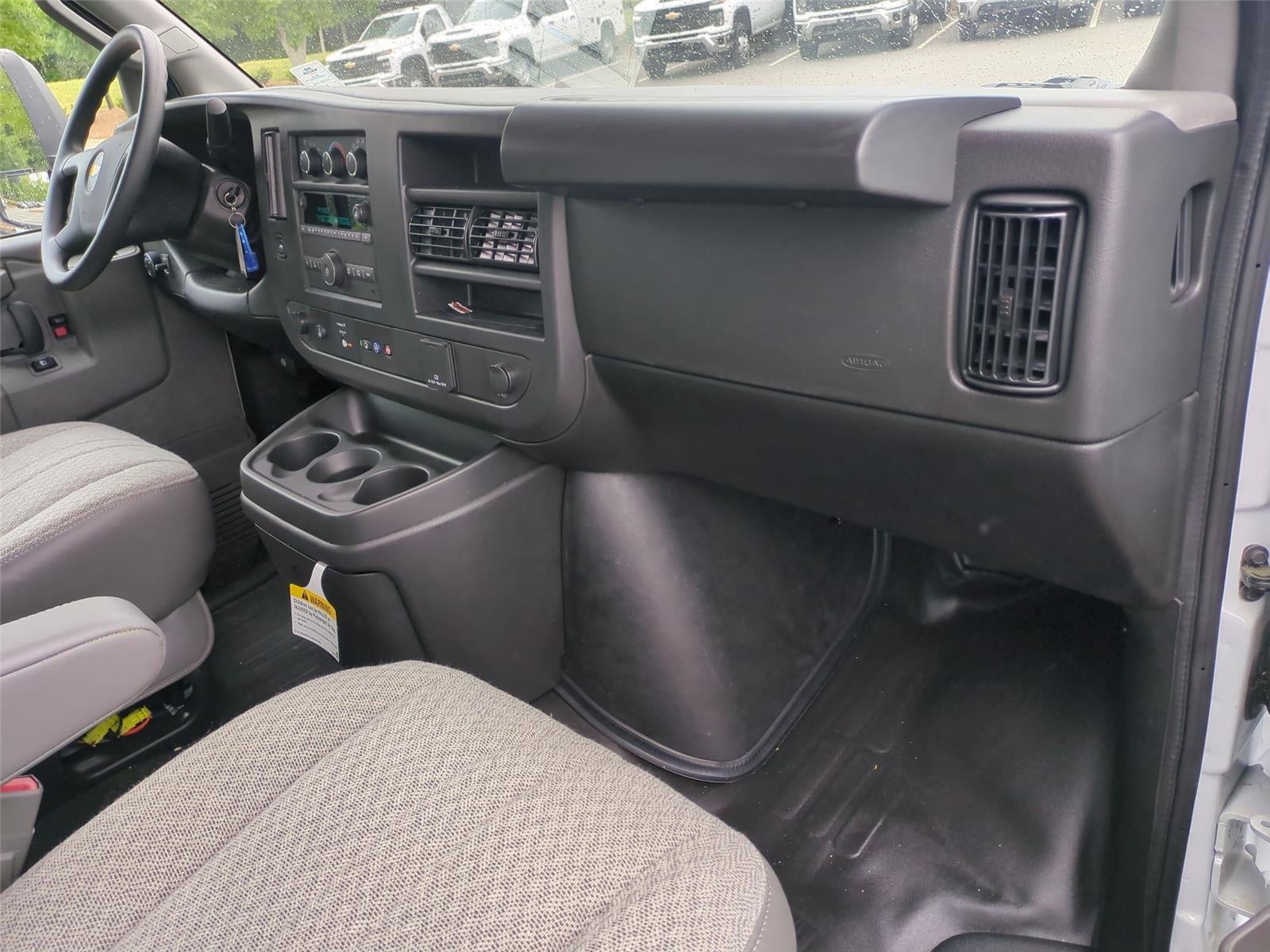 2025 Chevrolet Express Cutaway 3500 1WT