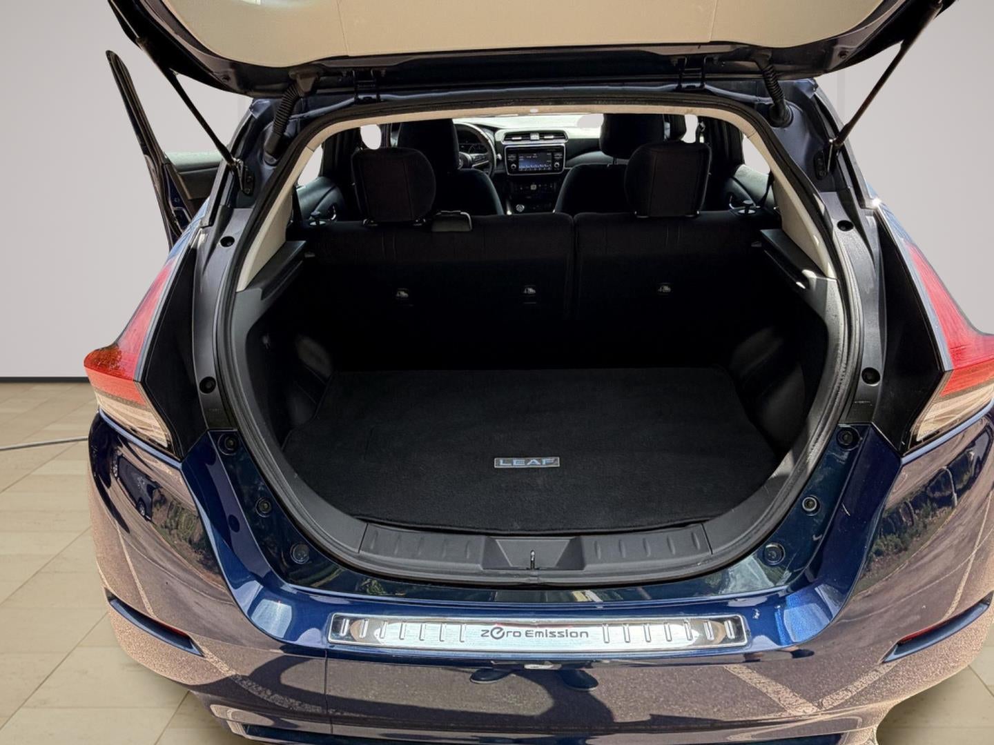 2018 Nissan LEAF SV