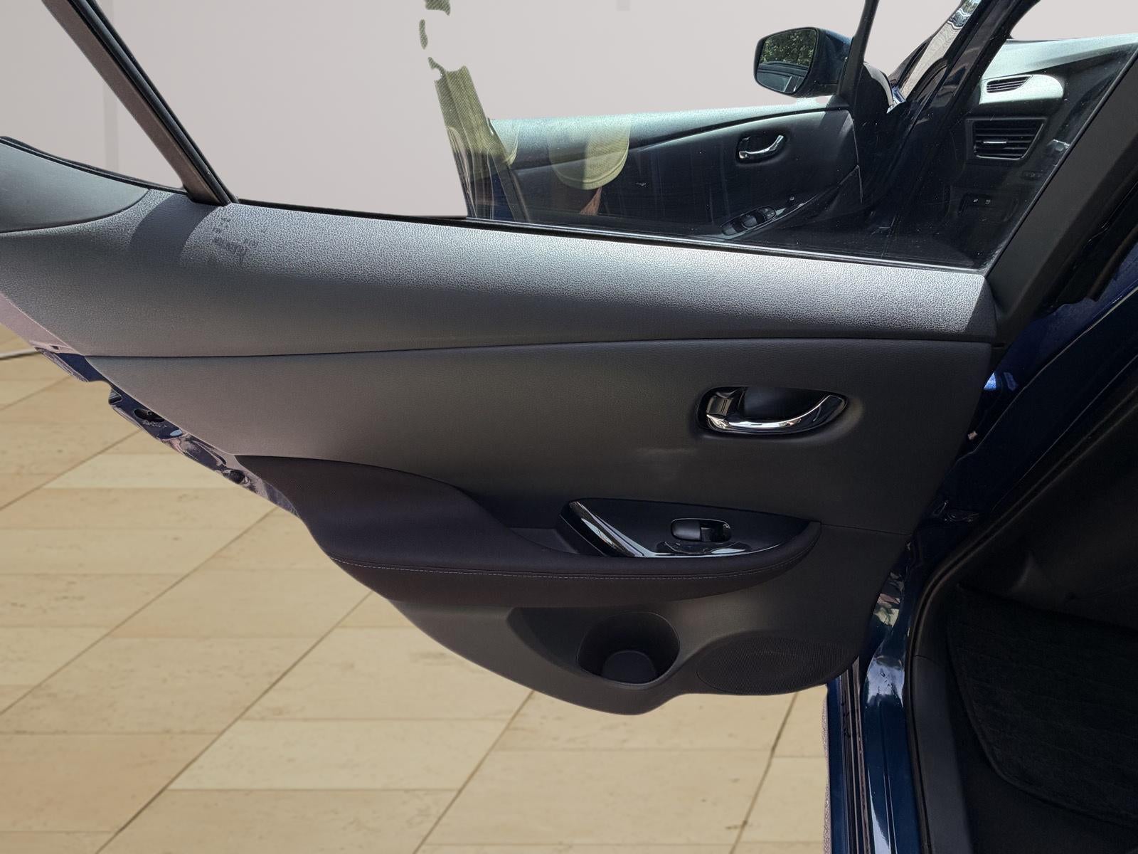 2018 Nissan LEAF SV