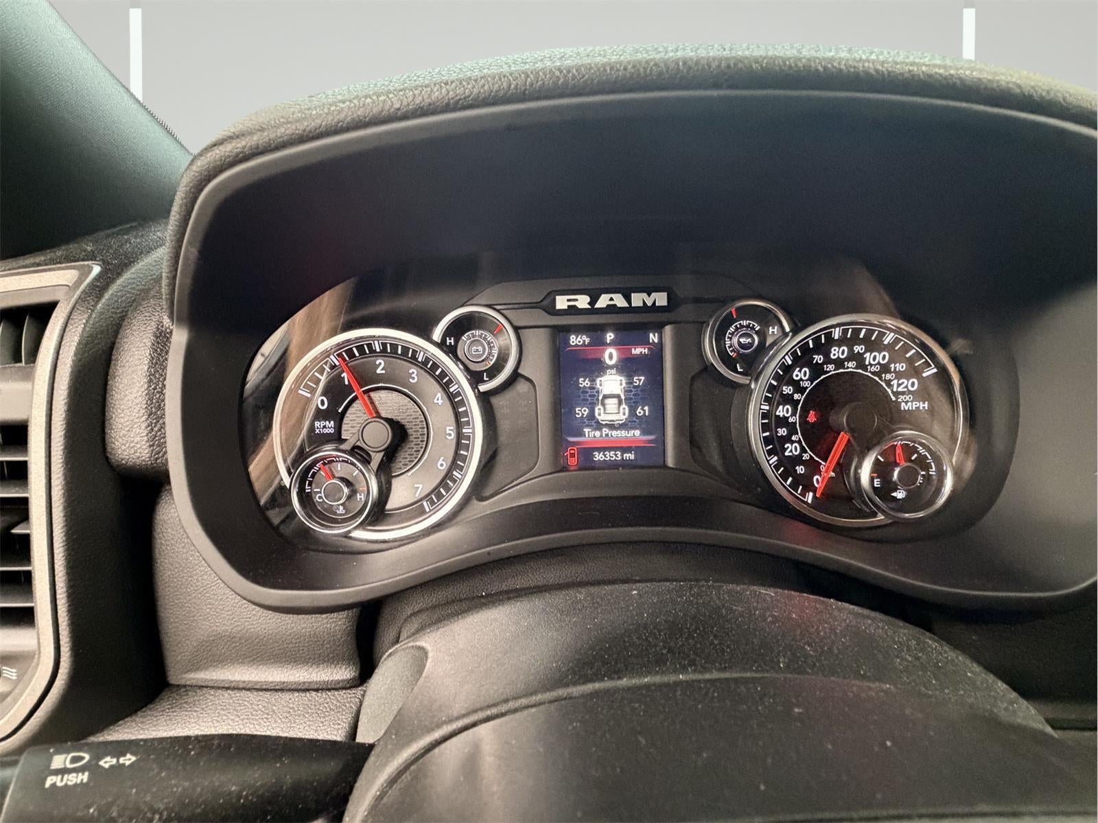 2022 RAM 2500 Tradesman Crew Cab 4x4 6'4" Box