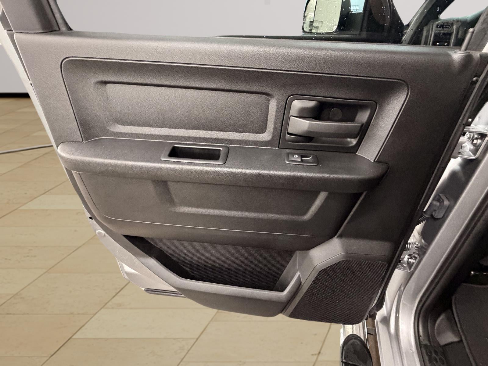 2022 RAM 2500 Tradesman Crew Cab 4x4 6'4" Box