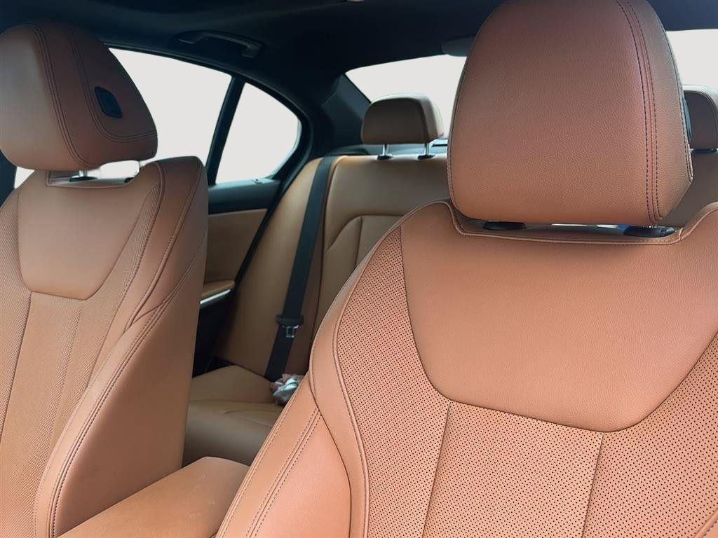 2025 BMW 330i 330i