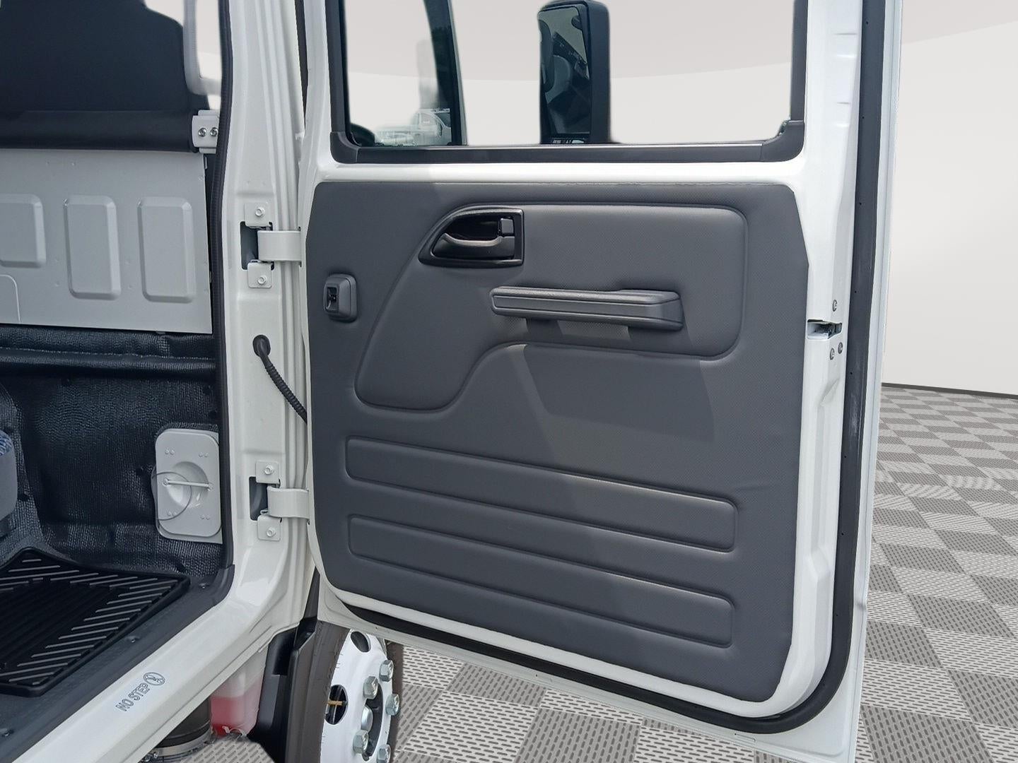 2027 Chevrolet Low Cab Forward 3500 HG 2WD Crew Cab 150"