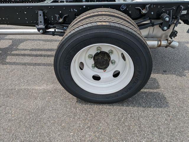 2025 Chevrolet Low Cab Forward 4500 Base