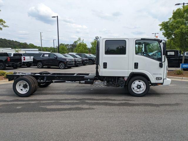 2025 Chevrolet Low Cab Forward 4500 Base