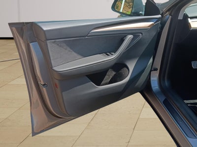 2025 Tesla Model Y Performance
