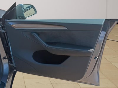 2025 Tesla Model Y Performance