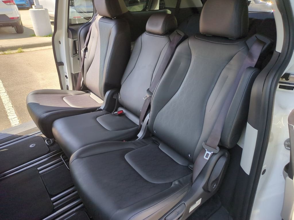 2022 Kia Carnival MPV LX Seat Package